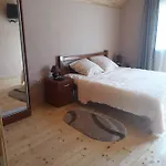 у насті *