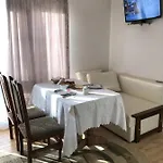 у насті 홈스테이 *